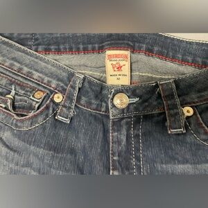 True Religion women’s y2k  Jeans red stiching. Cute designs no rips holes.